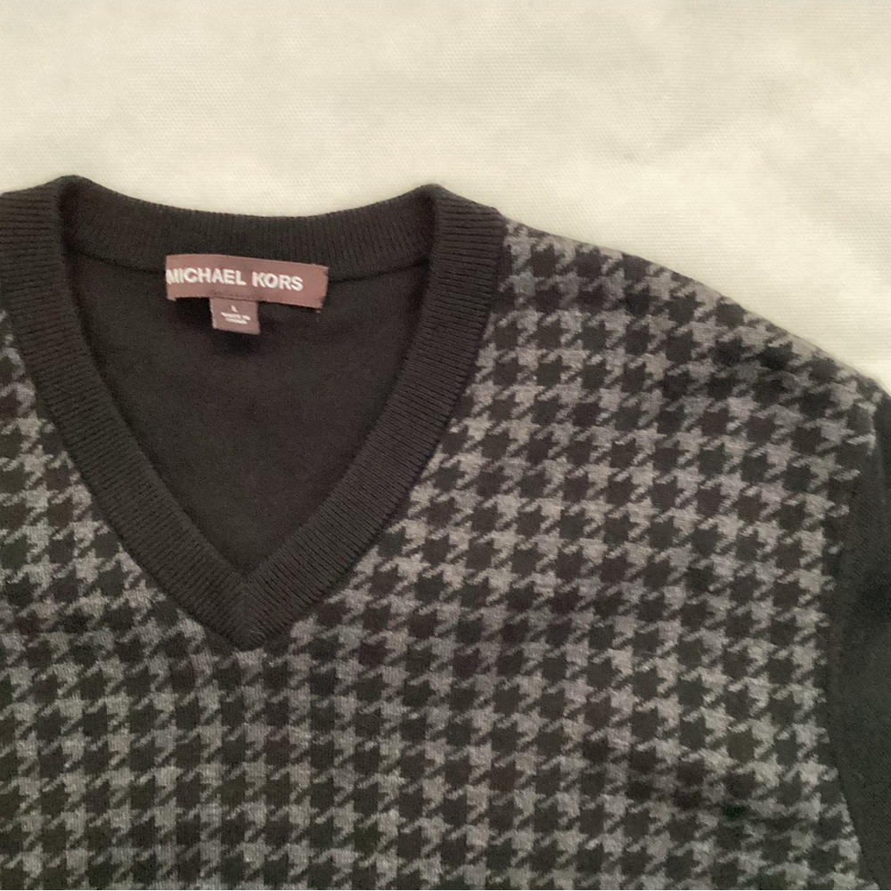 Michael Kors Merino Wool V-Neck Pullover Sweater, Size L